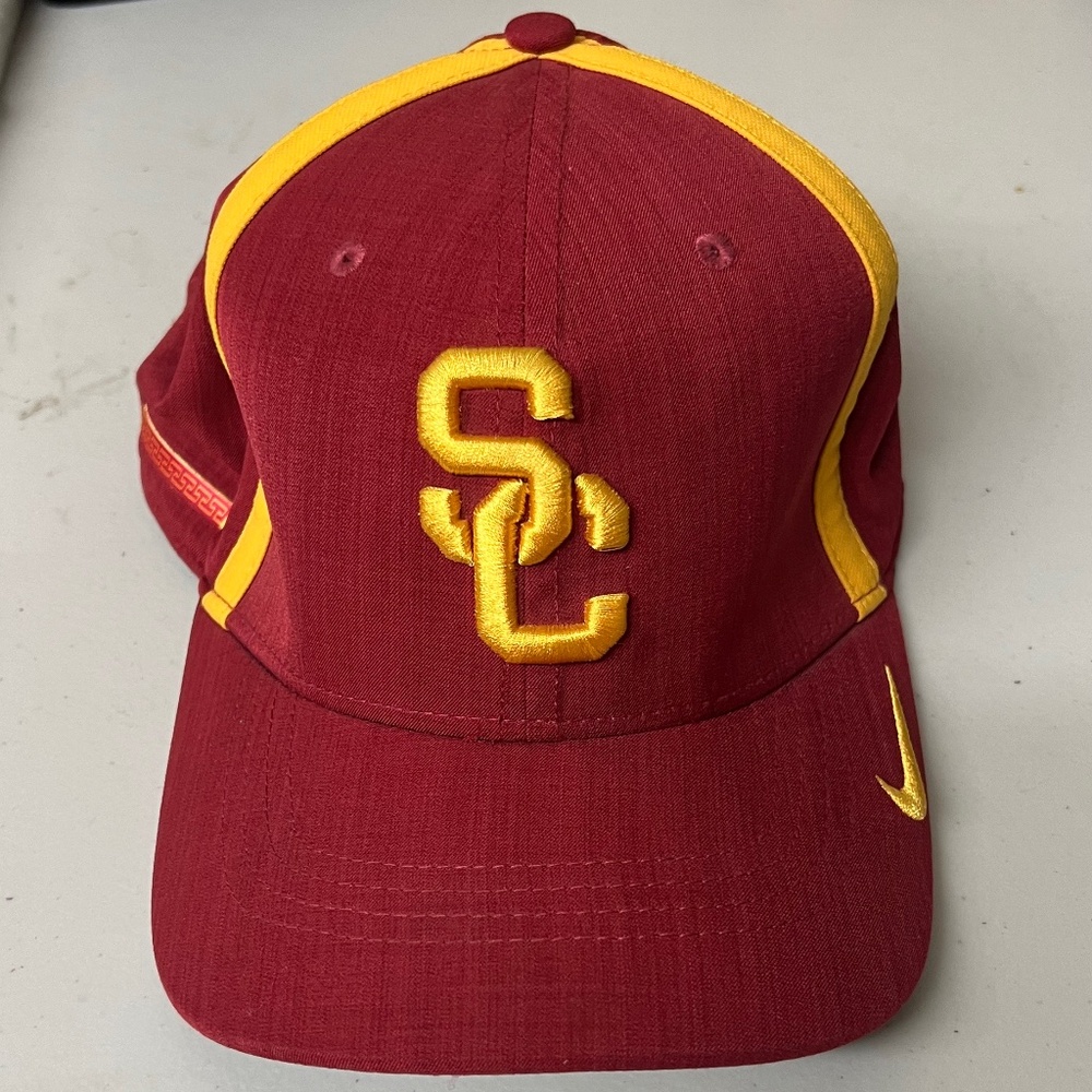 Nike Men's Dri-Fit USC Trojans College Football Hat/Cap Fitted